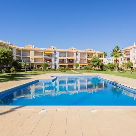 Serene Apartment W/ Balcony And Pool By Lovelystay Quarteira Exterior photo