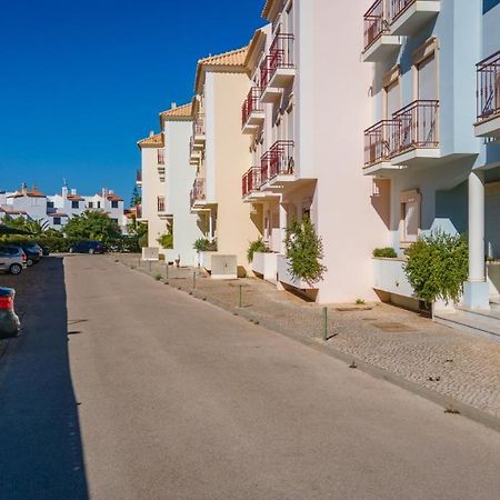Serene Apartment W/ Balcony And Pool By Lovelystay Quarteira Exterior photo