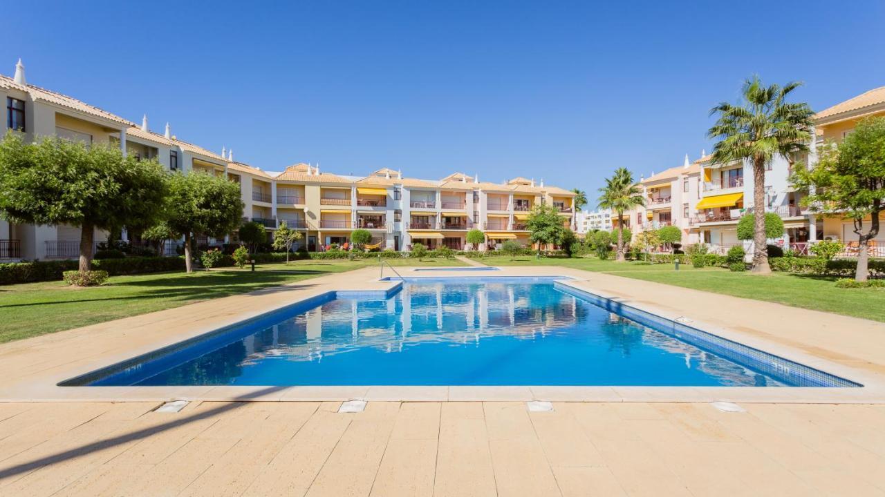 Serene Apartment W/ Balcony And Pool By Lovelystay Quarteira Exterior photo