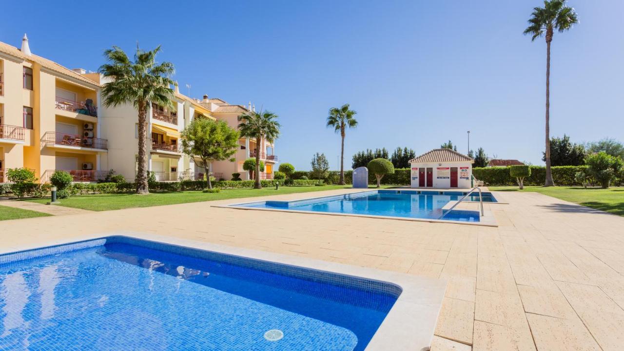 Serene Apartment W/ Balcony And Pool By Lovelystay Quarteira Exterior photo