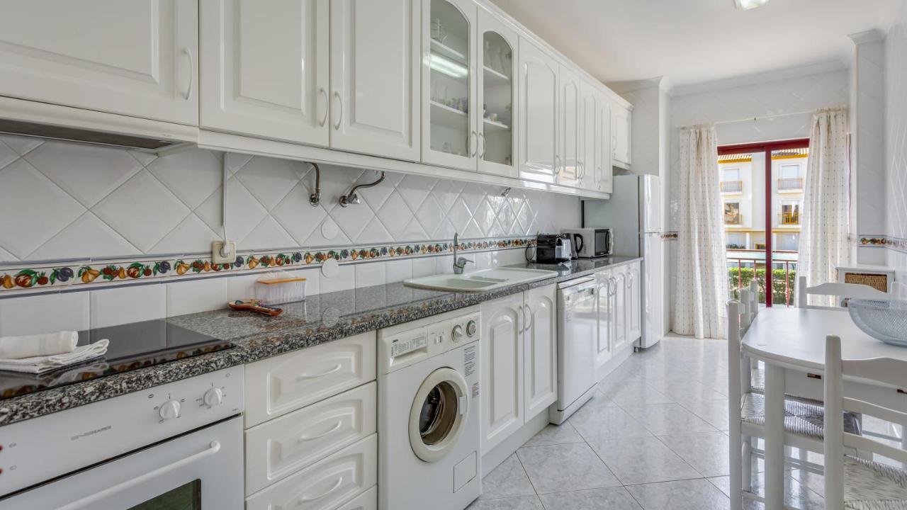 Serene Apartment W/ Balcony And Pool By Lovelystay Quarteira Exterior photo