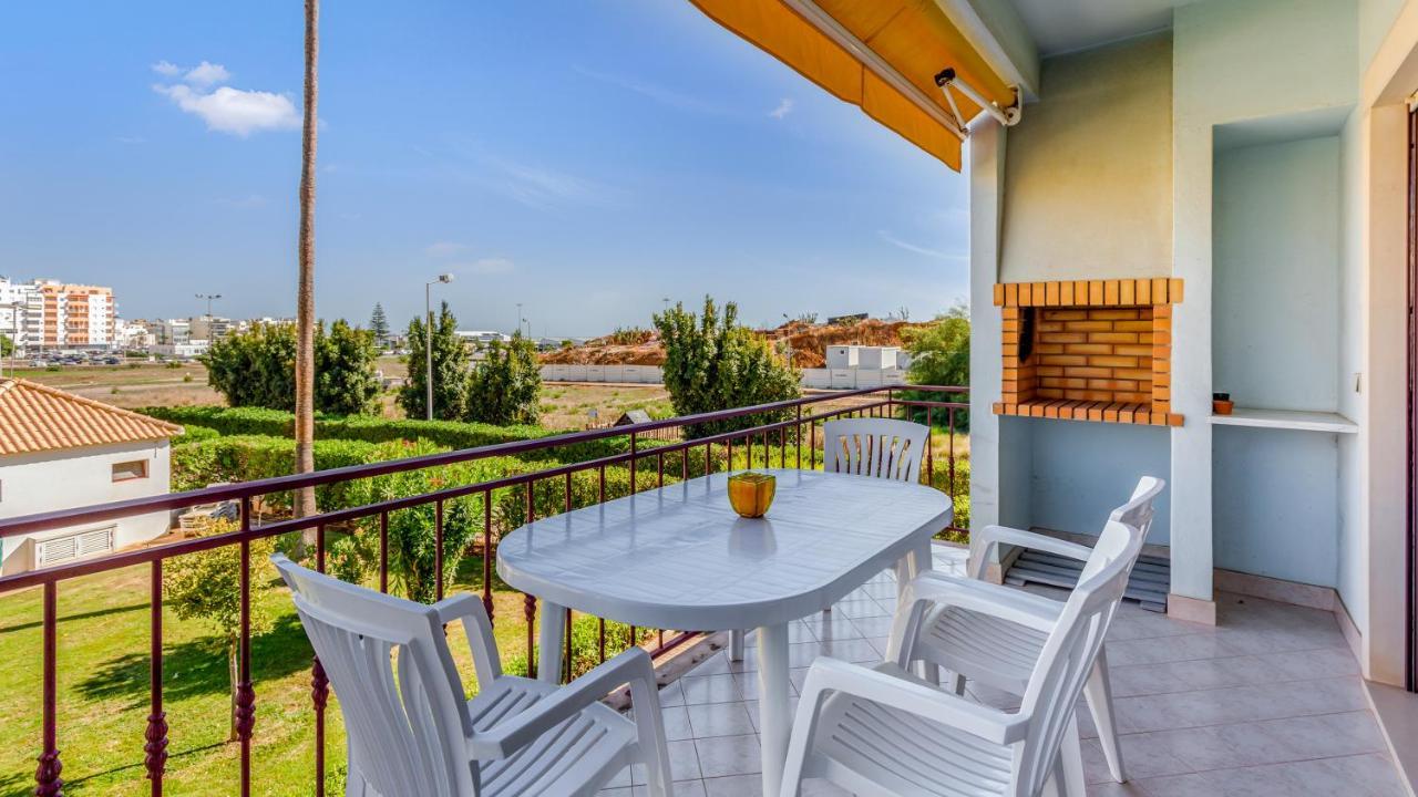 Serene Apartment W/ Balcony And Pool By Lovelystay Quarteira Exterior photo
