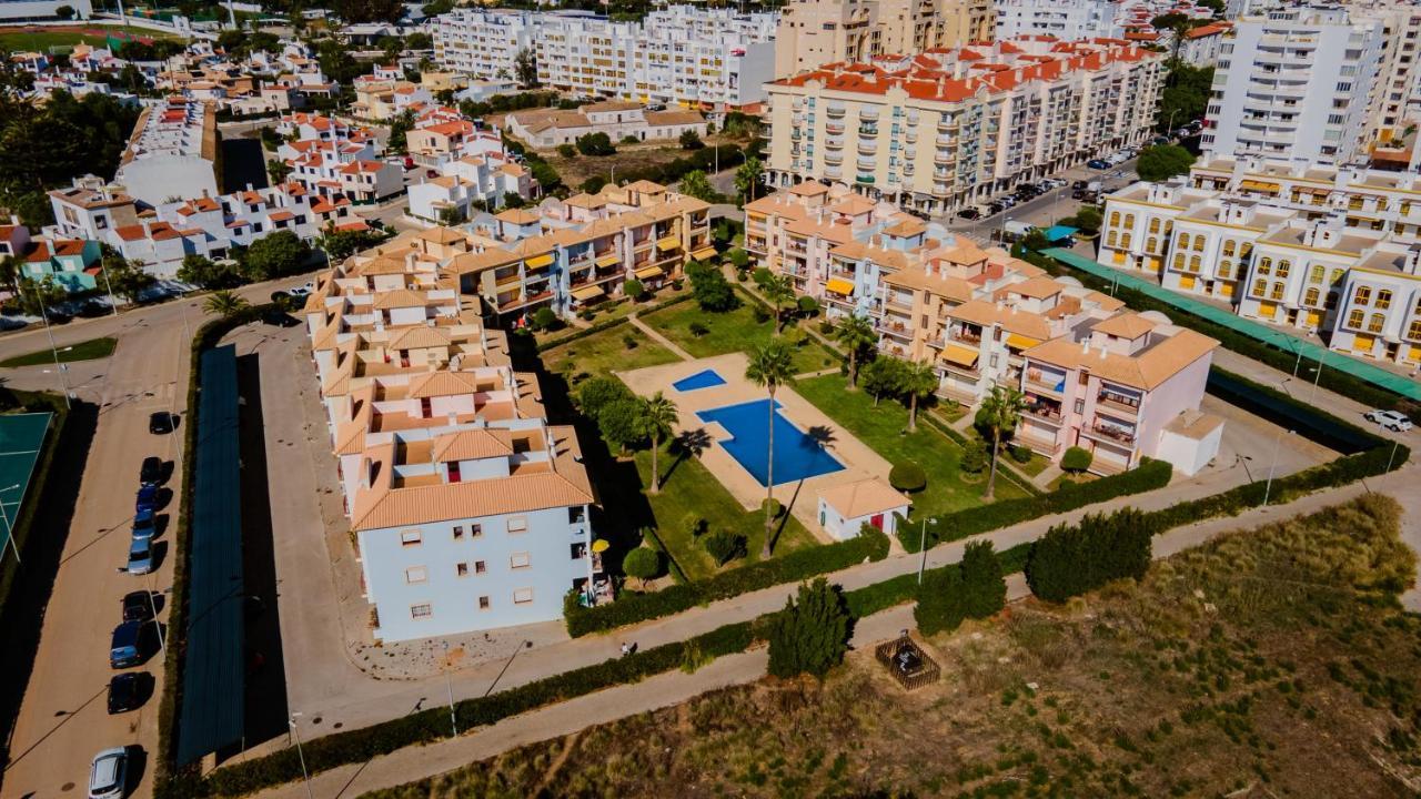 Serene Apartment W/ Balcony And Pool By Lovelystay Quarteira Exterior photo