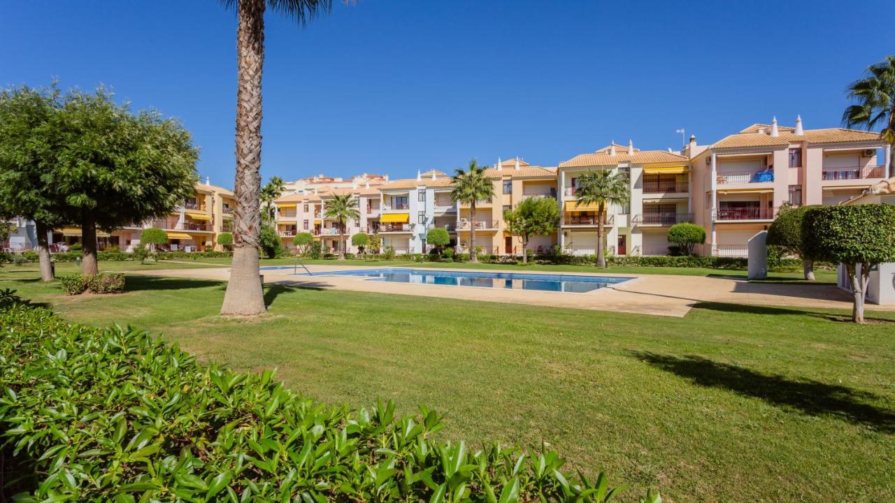 Serene Apartment W/ Balcony And Pool By Lovelystay Quarteira Exterior photo